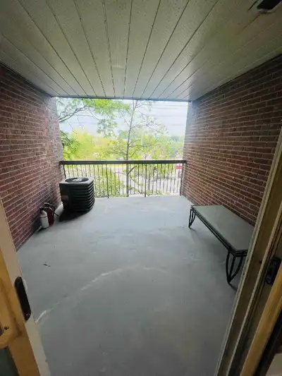 SHARING /PRIVATE APARTMENT AVAILABLE