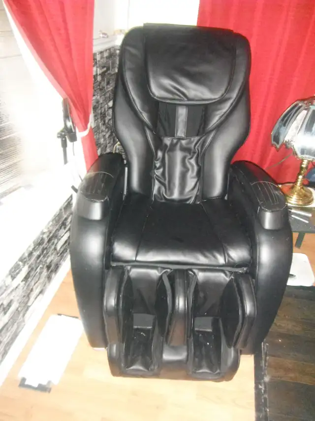 Black recliner  massage chair in Chairs & Recliners in Lethbridge - Image 3