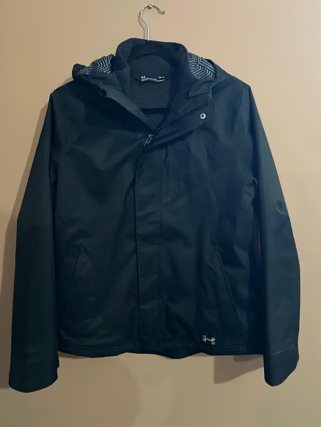 Women’s Medium Under Armour winter jacket in Women's - Tops & Outerwear in Sudbury - Image 2
