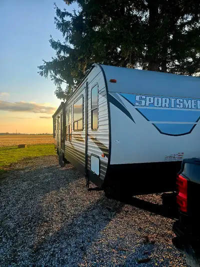 2022 KZ Sportsmen 364bh Park Model -2 bedrooms -Stand up shower -Porcelain toilet -3 TVs -Solar Read...