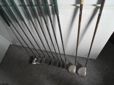SET OF LADIES RIGHT HANDED GOLF CLUBS WITH GOLF BAG   6, View more