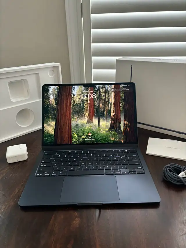MINT [M4] 2025 MacBook Air 13” + Warranty! in Laptops in Ottawa - Image 2