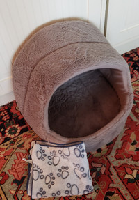 Cozy hooded cat bed with blanket