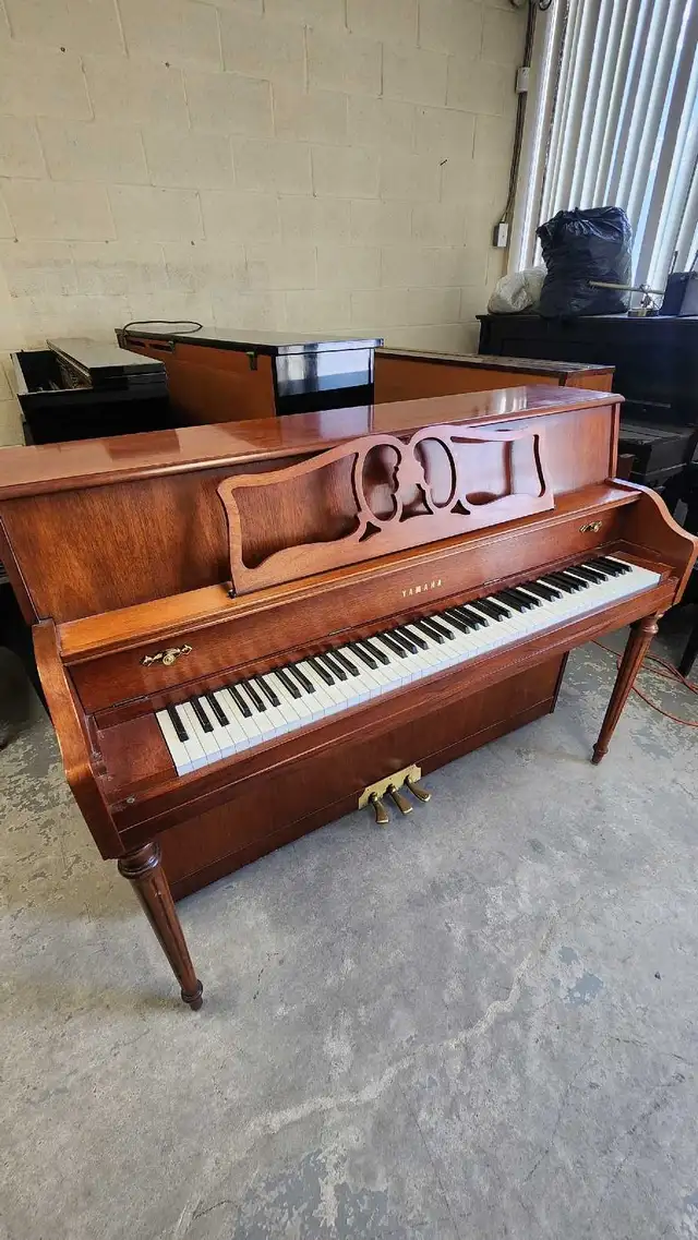 Silent Piano Vintage Walnut Yamaha Upright Piano – in Pianos & Keyboards in City of Toronto - Image 2