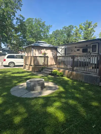 Meticulously maintained, 4 slides, power awning Front Queen bed Rear double slide, with four bunks,...