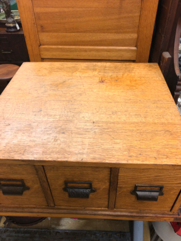 Antique solid oak file cabinet in Arts & Collectibles in Kingston - Image 3