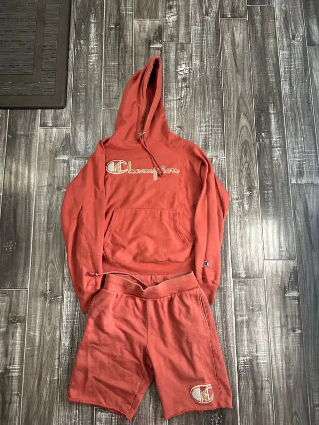 Mens Medium Championship Sweater and Shorts  in Men's in Mississauga / Peel Region - Image 2