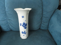 Vase Blanc avec Fleur Bleu