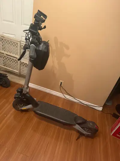 Circooter 1600W dual motor e-scooter. Great condition. offers, View more