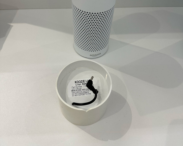 Amazon Echo Smart Speaker White with battery base in Speakers in Mississauga / Peel Region - Image 2