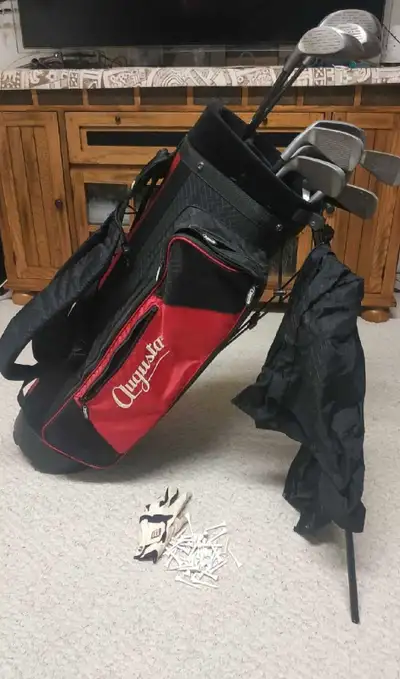 Golf clubs: Northwestern, Ceramic Matrix, Offset. Wood: 1, 3, 5. Iron: 3, 4, 5, 6, 7, 8, 9, wedge an...