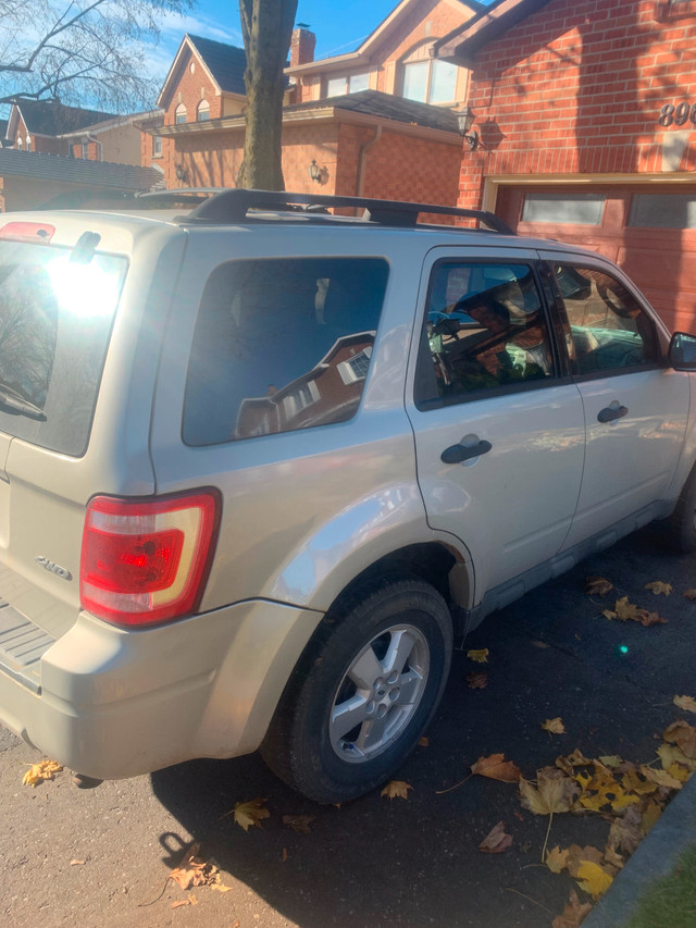 2009 ford escape in Cars & Trucks in Oshawa / Durham Region - Image 4