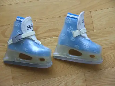 Girls tiny skates size Y 8/9  10$, View more