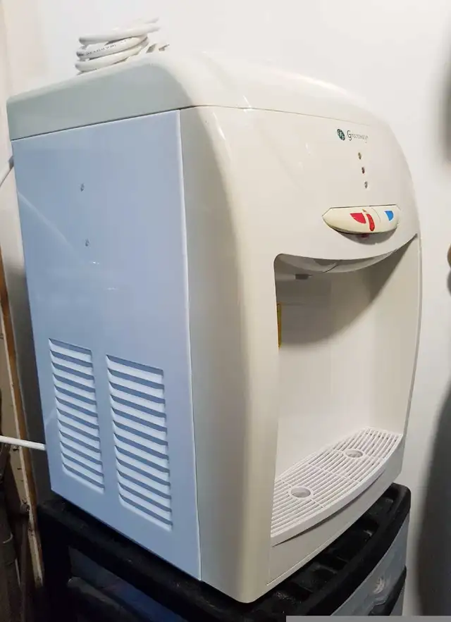 Hot and Cold water dispenser in Refrigerators in Kitchener / Waterloo - Image 4