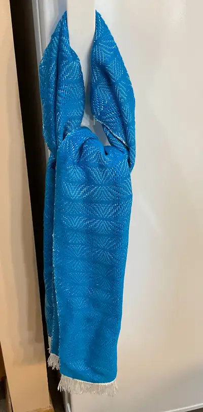 Foulard tissé à la main en fibre Tencel 55$, View more