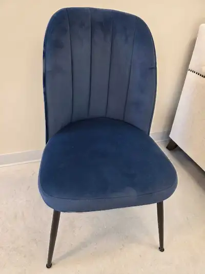 This is a stylish, blue velvet dining chair that would add a touch of elegance to any dining room or...