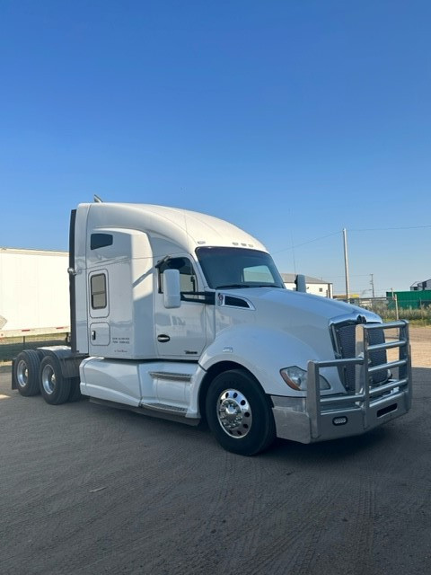 2014 T680 Kenworth in Heavy Trucks in Saskatoon - Image 2