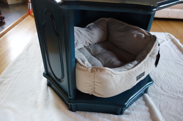 Pet Bed / Dog Bed / Dog House / Small Table in Accessories in Edmonton - Image 3
