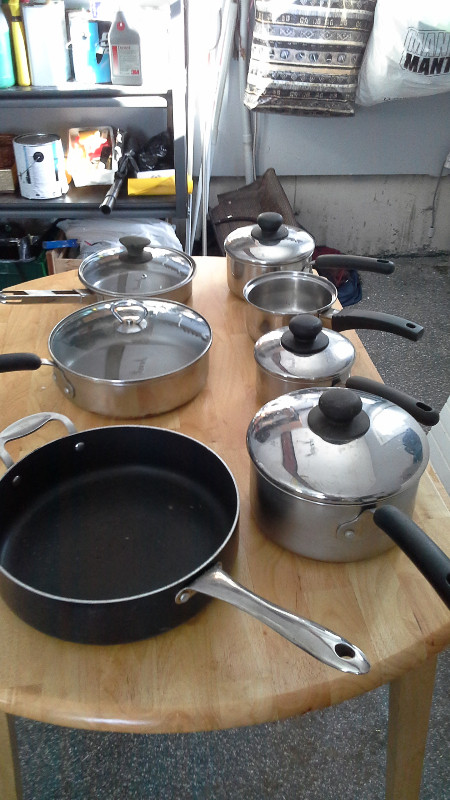 ASSORTED COOKING POTS PANS + LIDS + 2 GLASS LIDS dans Vaisselle et articles de cuisine  à Ouest de l’Île