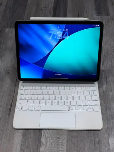 iPad Pro 11" M1 256GB 10/10 with Magic Keyboard + Apple Pencil, View more
