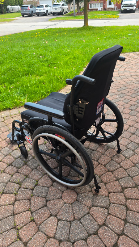 Wheelchair dans Santé et besoins spéciaux  à Région de Markham/York - Image 4