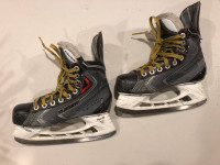 BAUER VAPOR XSHIFT JUNIOR/INTERMEDIATE SKATE SIZE 4