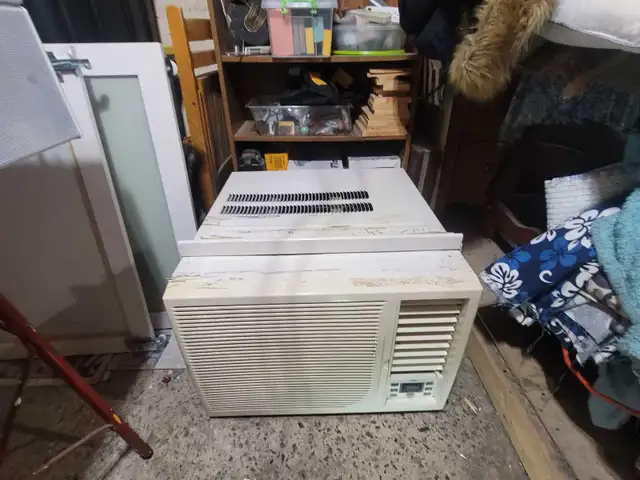 climatiseur de fenêtre de 12000 btu  in Heating, Cooling & Air in City of Montréal - Image 4