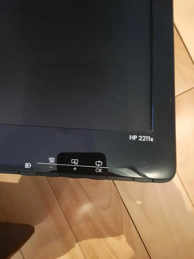 Écran d'ordinateur 21,5 pouces HP 2211x in Monitors in Gatineau - Image 5