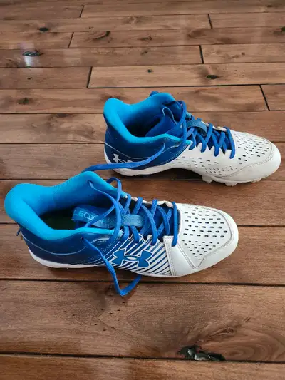 Used for 1 season, in great condition 9.5 but fit a bit smaller