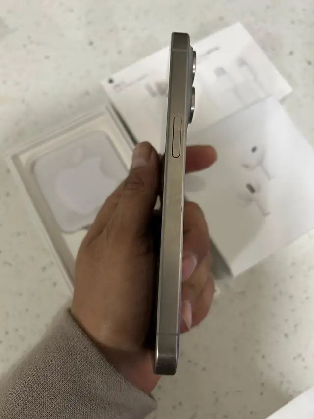 Natural titanium iPhone 15 Pro 128 GB **Airpods Pkg/Deliver**63008306801665123