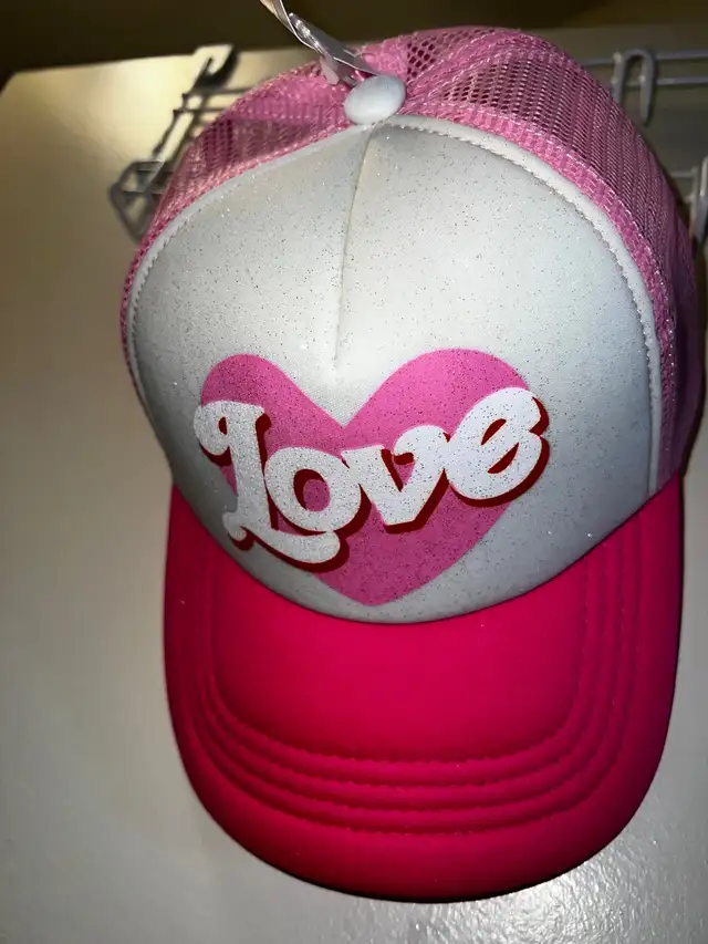 Love Heart Pink & White Trucker Hat - New63749433610369120