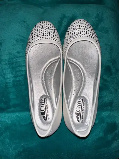 women’s shoes (white flats) , View more
