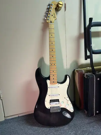 Neck: Fender MIM Tuner: Fender Lucking tuner Body: Maverick Guitar parts canada Pickups: Neck & Midl...