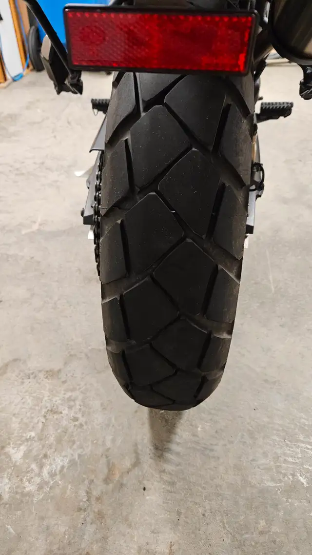 Triumph Tiger 800 ABS 2012 Blanc, en excellente condition in Street, Cruisers & Choppers in Rimouski / Bas-St-Laurent - Image 9
