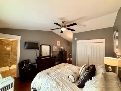 Unique Independent Living in an upmarket house. Please find more information at driftwoodheights.com...