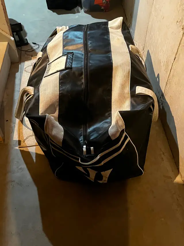 Warrior Goalie bag in Lacrosse in Hamilton - Image 2
