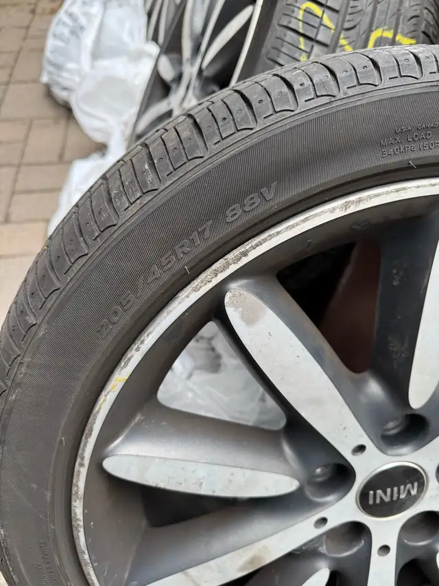 run flat tire with rims for a mini. in Tires & Rims in City of Halifax - Image 3