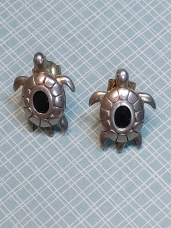 925 Sterling Silver Small Turtle 20MM Earrings Stud Gemstone in Jewellery & Watches in Brockville