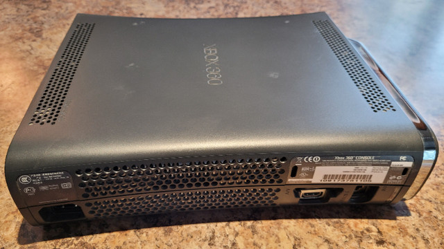 Xbox 360 Video Game System with Original Box in XBOX 360 in Hamilton - Image 3