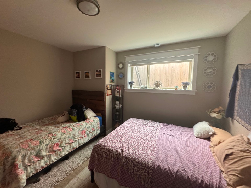 Large Modern 2-Bedroom Suite Near Kin Beach – $2,300/month 3