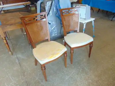 2 SOLID GIBBARD  NAPANEE DINNING ROOM CHAIRS IN CHERRY, View more