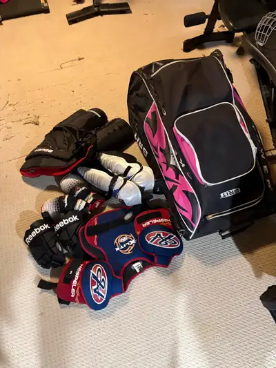 sr medium hockey equipment , View more