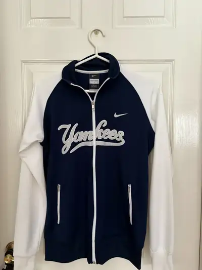 Women’s Nike Yankees jacket, View more