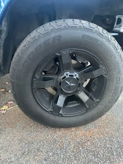 Mag 18 pouces Pneus Cooper discovery at3 Bolt pattern 5x5 et un autre