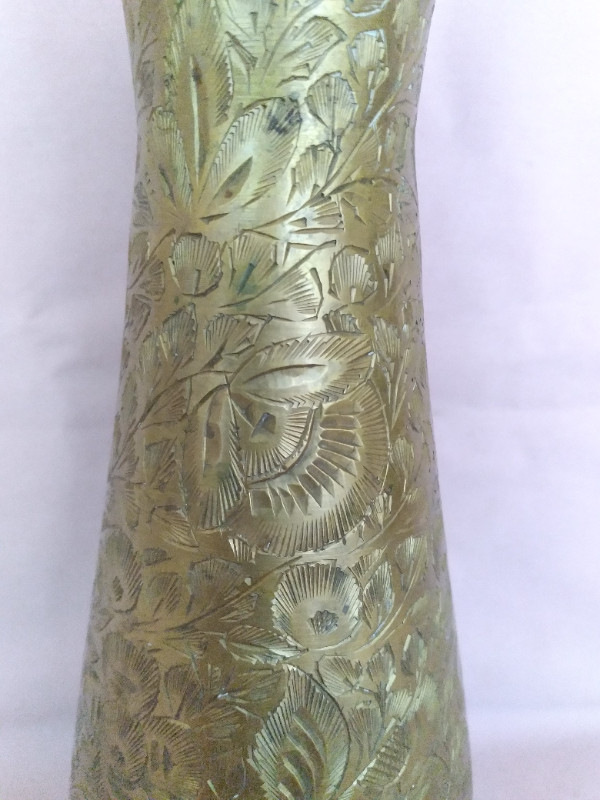 Vintage Indian Etched Brass Vase in Arts & Collectibles in Barrie - Image 2