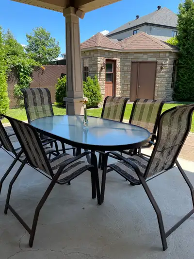 Table et 6 chaises / Table and 6 chairs, View more