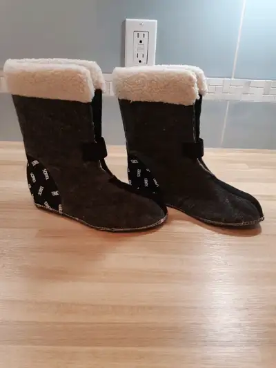 Chaussons Sorel pour bottes d'hiver enfant grandeur 1, View more
