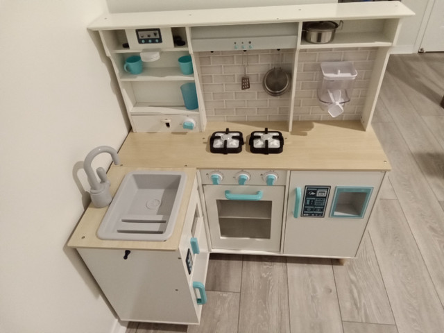 WOODEN PLAY KITCHEN in Toys & Games in Mississauga / Peel Region