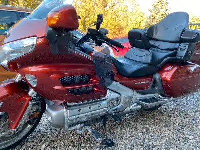 2007 gold wing for sale. 129,000km . Good shape. Fork seals and new front tire middle of last summer...