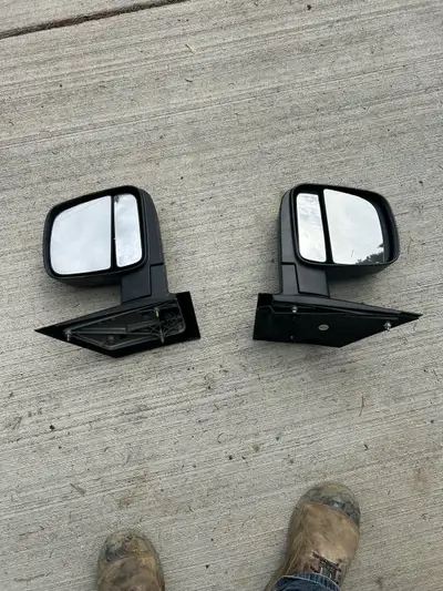 Chevy express van mirrors, driver side is electric and passenger is manual both in excellent conditi...